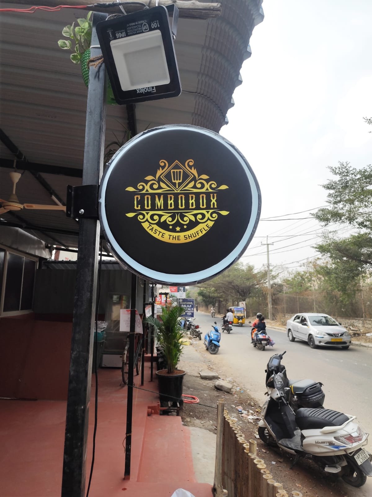 Combobox round projecting lightbox
